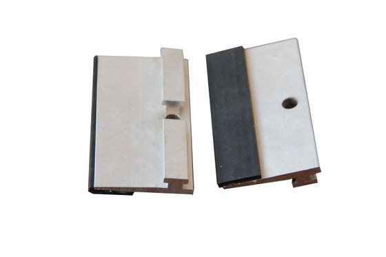 Zacisk środkowy / zacisk końcowy do systemów mocowania dachów słonecznych, z taśmą EPDM i 3M