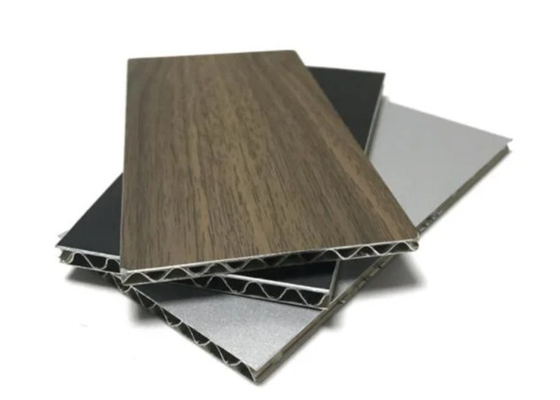 Ognioodporny panel kompozytowy z rdzeniem aluminiowym Fala kratowa Niepalność