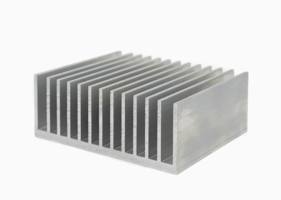 6063 Profili ekstruzji z zlewu cieplnego o wysokiej mocy z srebrnego anodowanego aluminium z obróbką CNC
