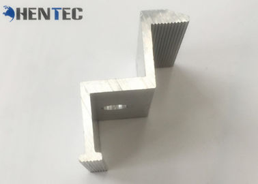 Klamry do profili aluminiowych wytłaczane profile aluminiowe Systemy do montażu dachów słonecznych 6063-T5 / 6060-T5